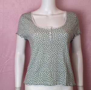 Divided H&M Light Green and White Floral Ribbed Lettuce Frill Hem Cropped Tee XL